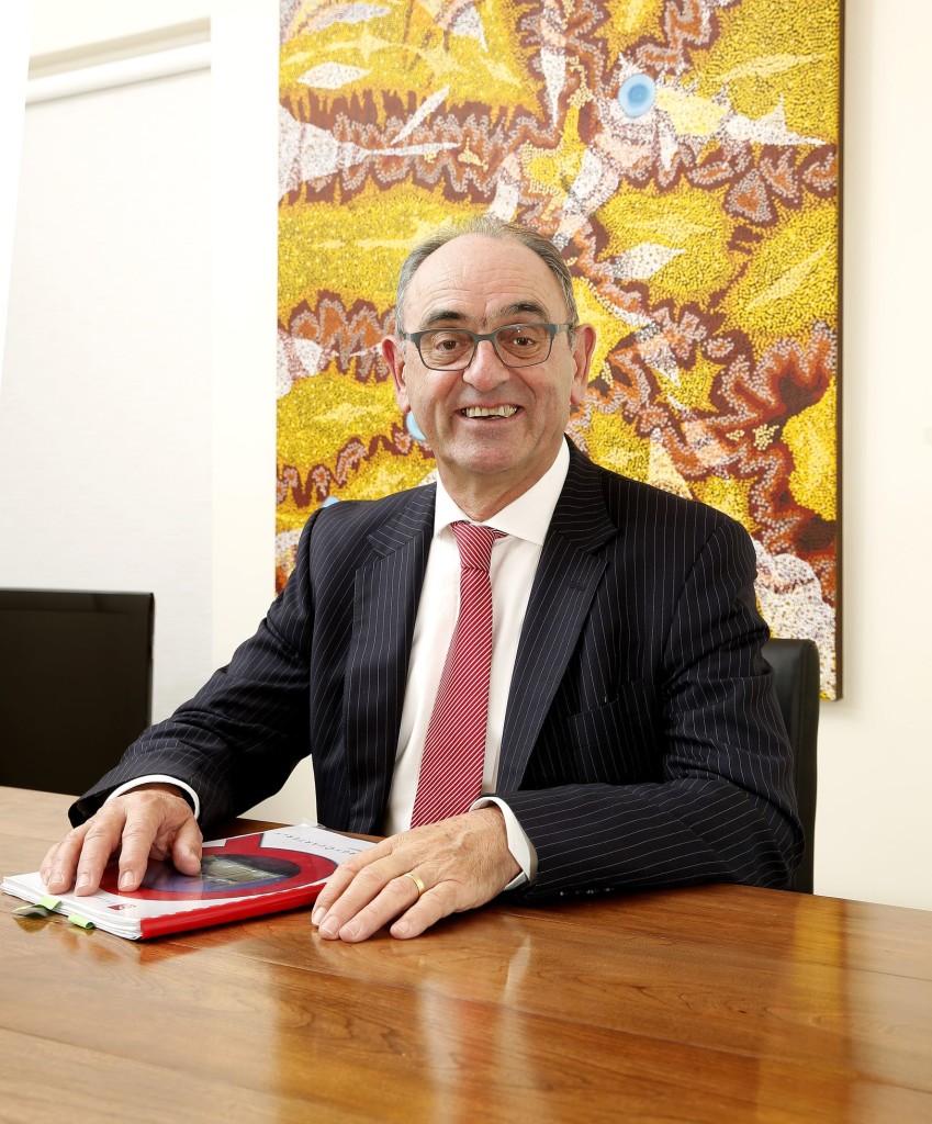 Dr Graeme Bethune
